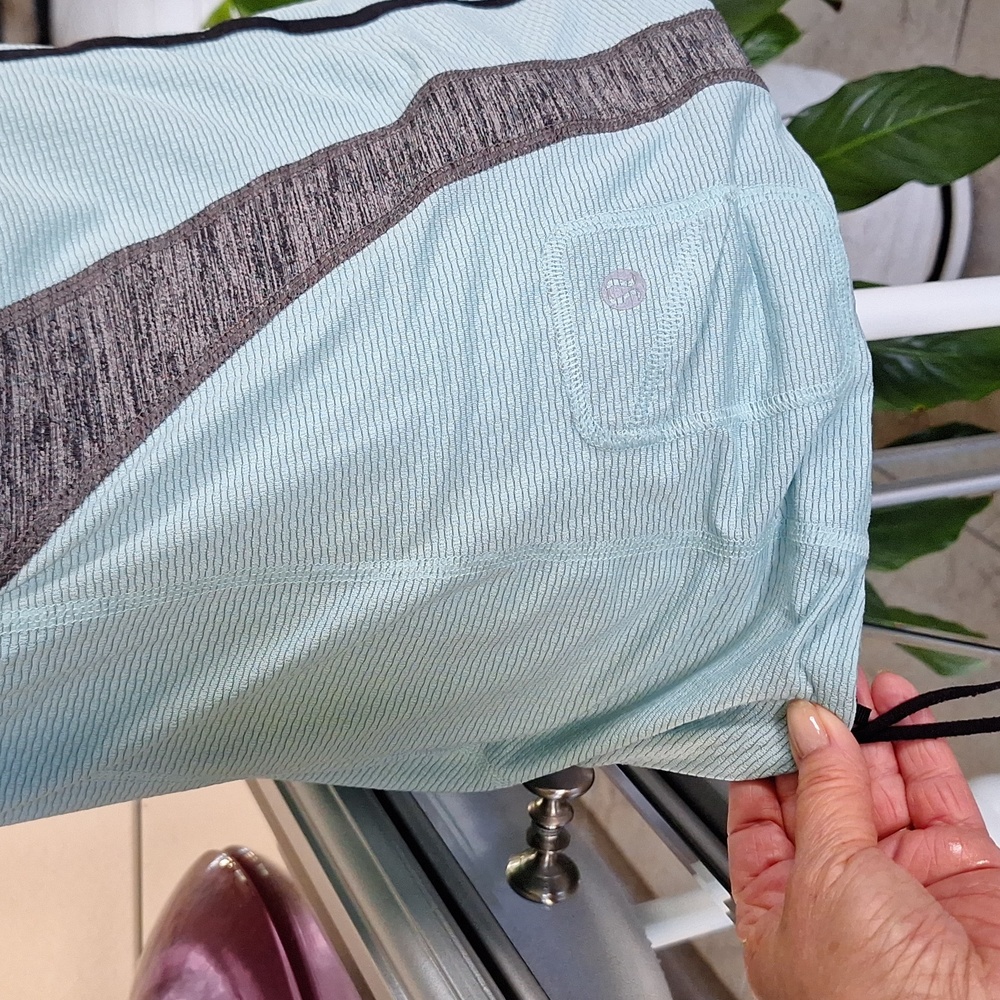 Lululemon Stretchy Cap Sleeve Top Adjustable Toggle Waist Size 8 - Picture 3 of 6